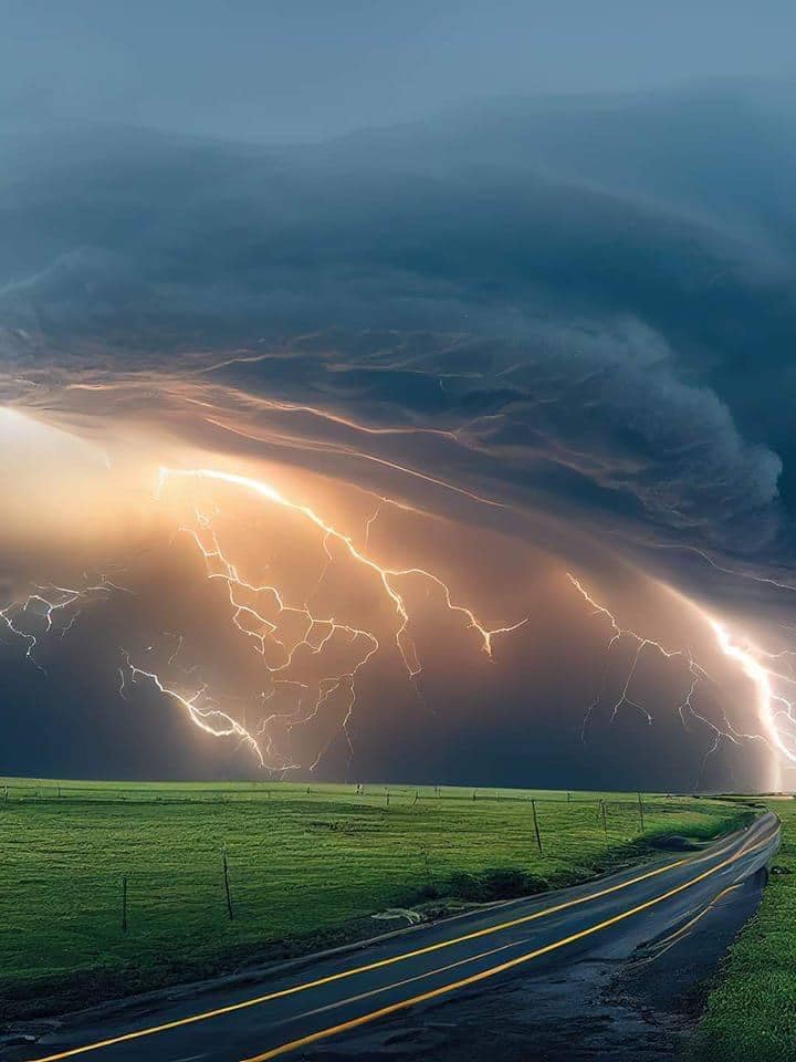 Lightning in an amazing storm cloud